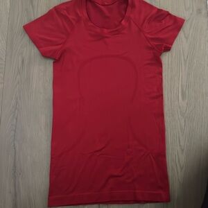 COPY - lululemon red swiftly tech short sleeve 2.0 size 4